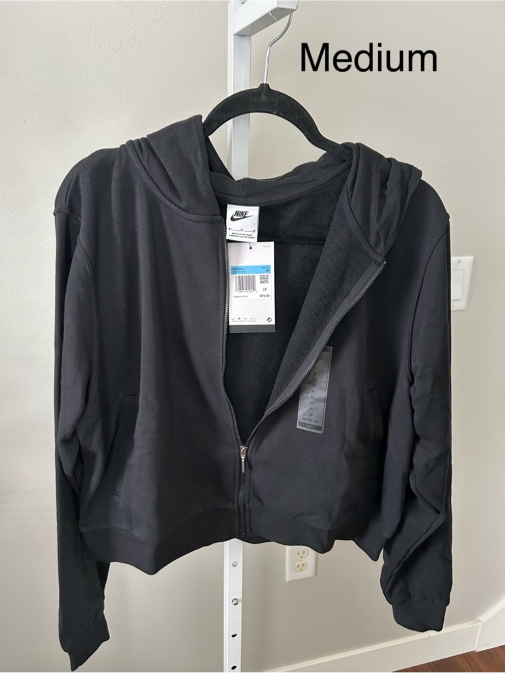 Nike women’s medium black zip up hoodie jacket NWT